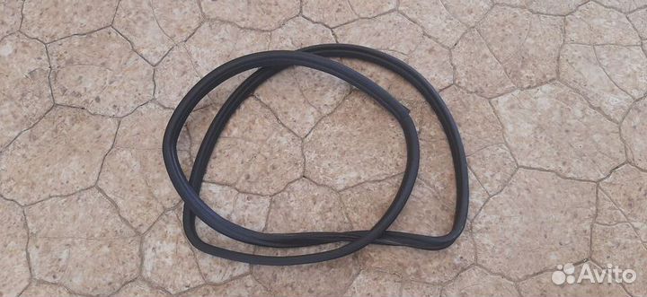 Уплотнитель крышки багажника Mercedes CLS W219