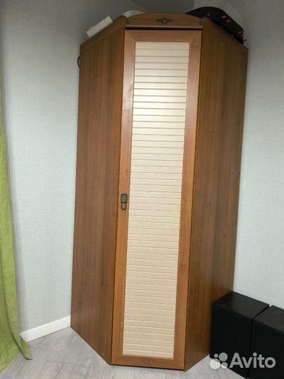 Угловой шкаф