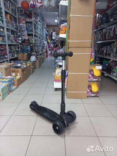 Самокат детский трехколесный новый