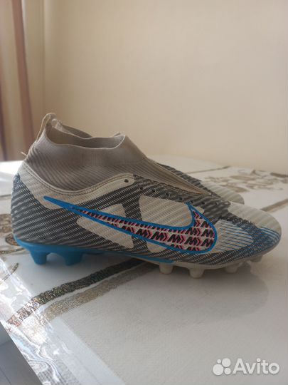 Футбольные бутсы nike