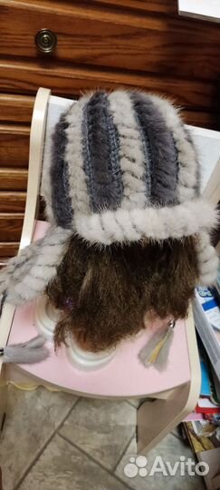 Шапка норки, билет норки и вязаная шапка