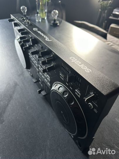 Dj контролер Pioneer DDJ-REV 1