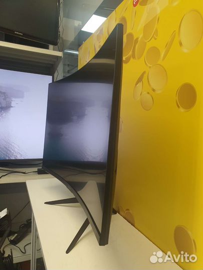 Изогнутый 32