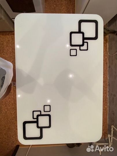 Кухонный стол стеклянный