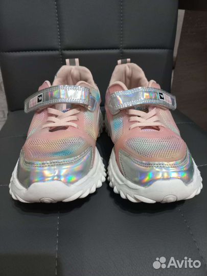 Кроссовки для девочки