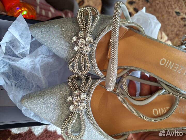 Босоножки женские