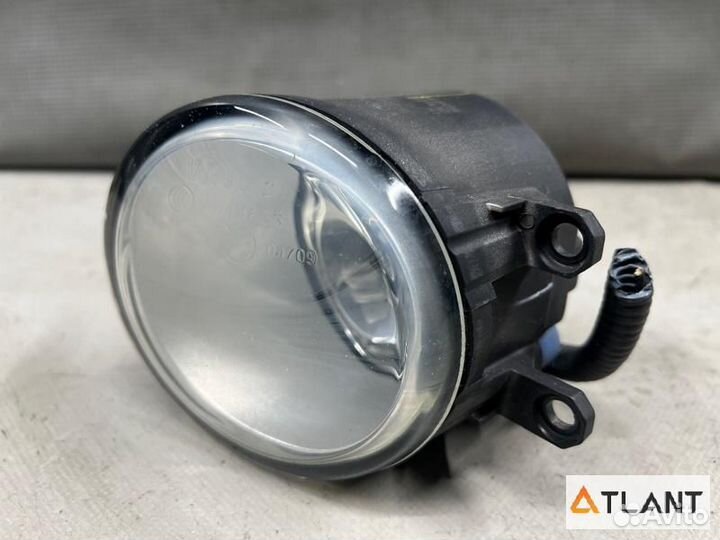 Туманка передняя левая toyota isis