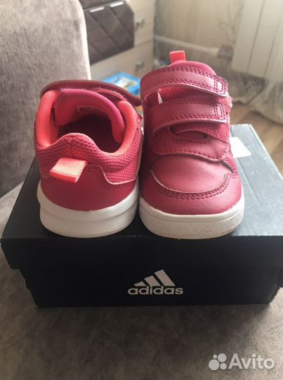 Кроссовки для девочки