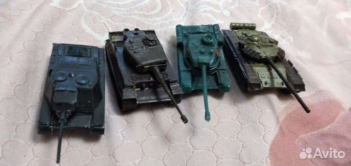 Игрушка танк