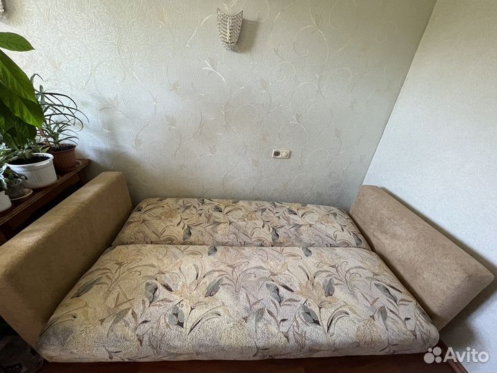 Диван книжка бу