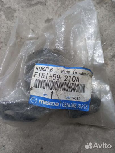 Петля двери передняя Mazda 3 2006-2009