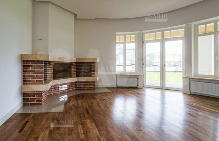 Дом 1008 м² на участке 35 сот.