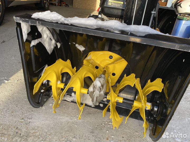 Снегоуборщик бензиновый Champion ST762E