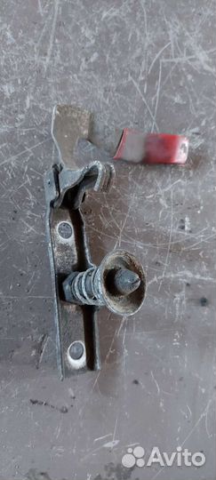 Крюк капота Mercedes w639