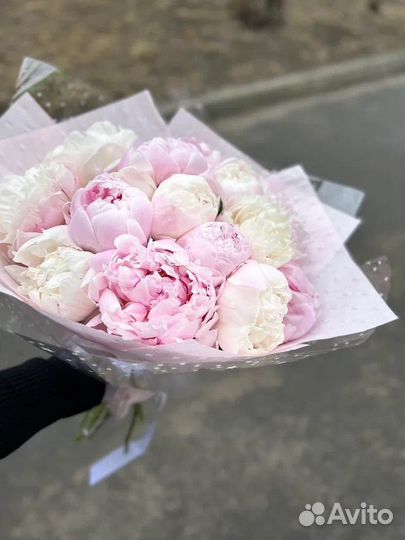 Букет крупных пионов