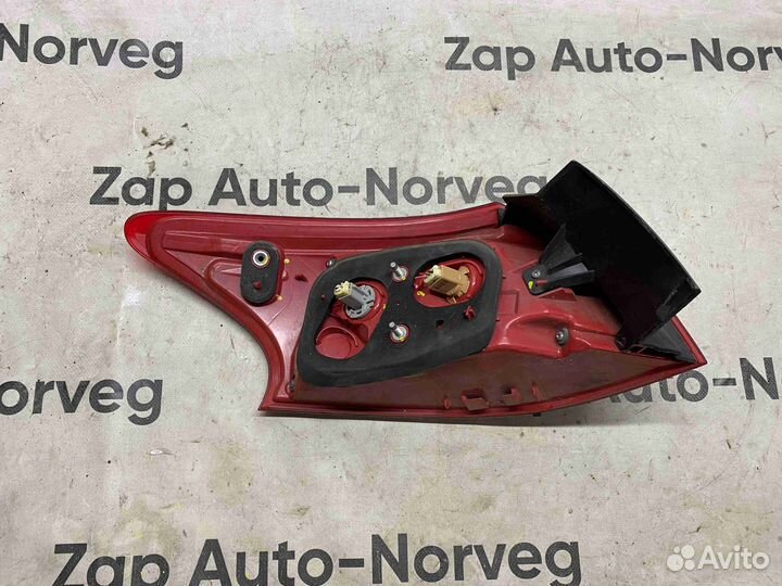 Фонарь задний правый Mitsubishi Lancer