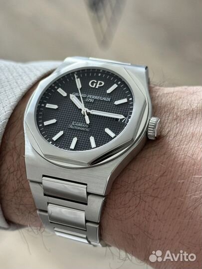 Girard-Perregaux Laureato 81010-11-634-11A 42 mm