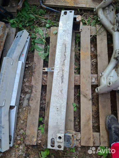 Усилитель переднего бампера Nissan Murano Z51