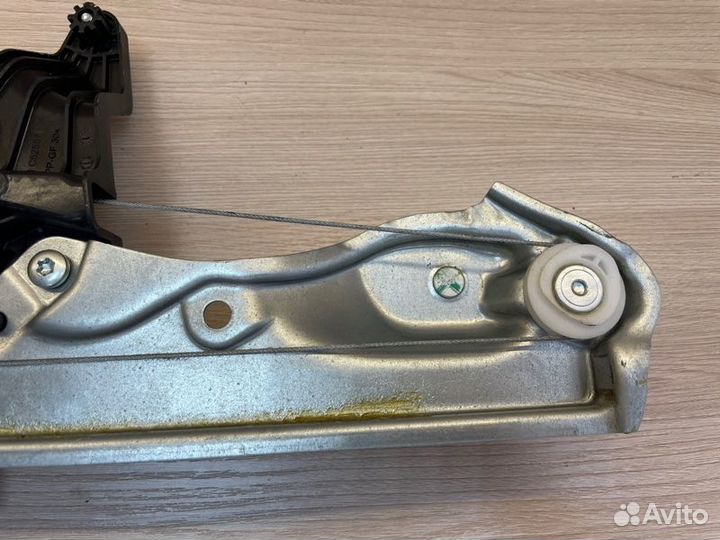 Стеклоподъемник задний правый LADA X-Ray