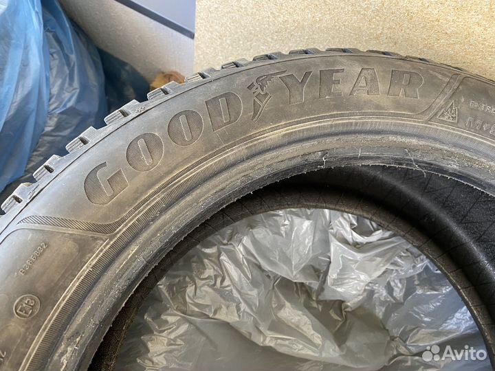 Goodyear UltraGrip Arctic 2 215/50 R17 95T