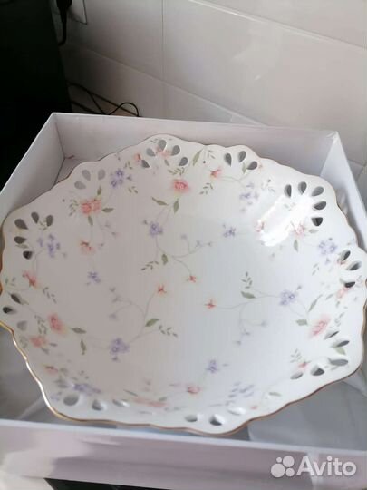 Ваза для фруктов на ножке