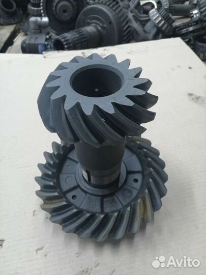 Шестерни конические редуктора среднего моста