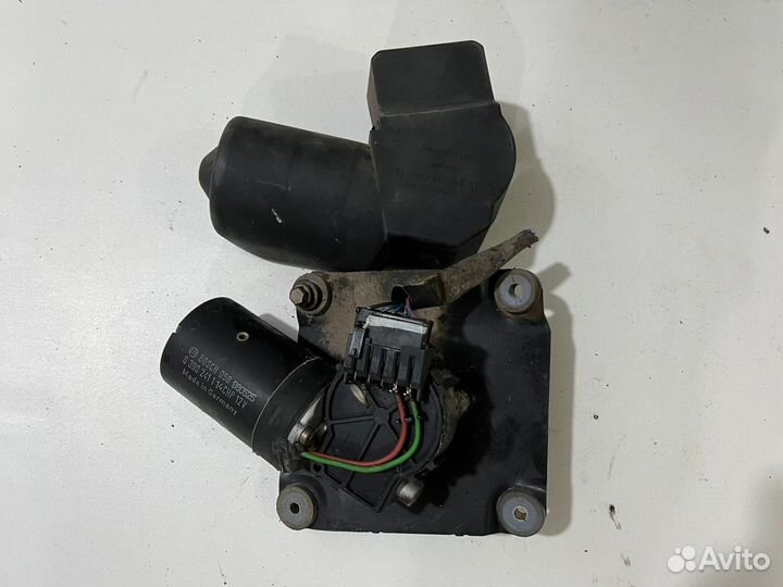 Моторчик дворников Mitsubishi Carisma