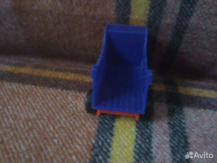 Грузовик игрушка