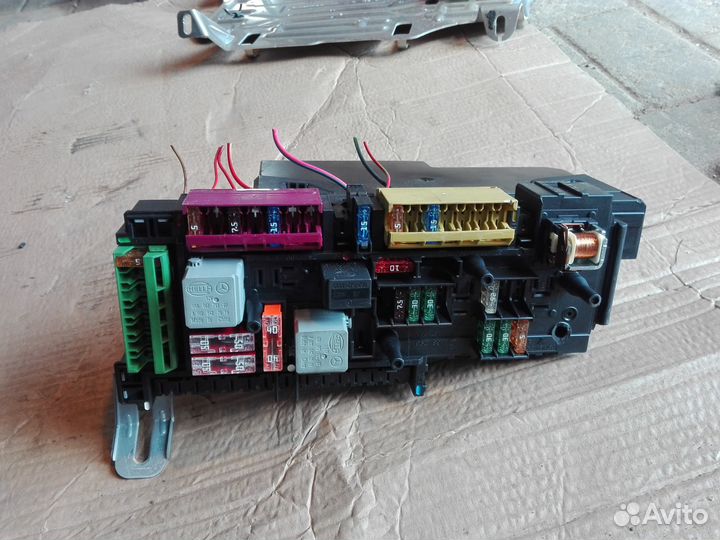 Блок предохранителей SAM Задний 2129004901 Мерседе