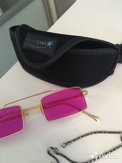 Розовые очки с цепочкой