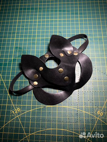 Маска кошки из натуральной кожи