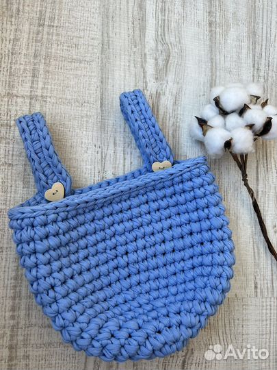 Вязаная корзинка- органайзер на кроватку