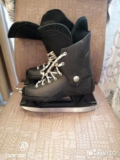 Коньки хоккейные