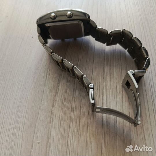 Часы sharp