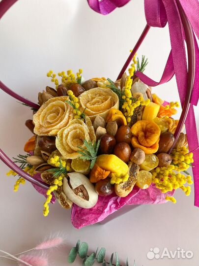Букет из сухофруктов учителю
