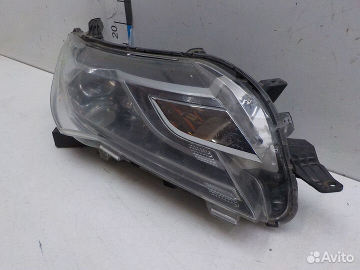 Фара правая Mitsubishi Pajero Sport 2015