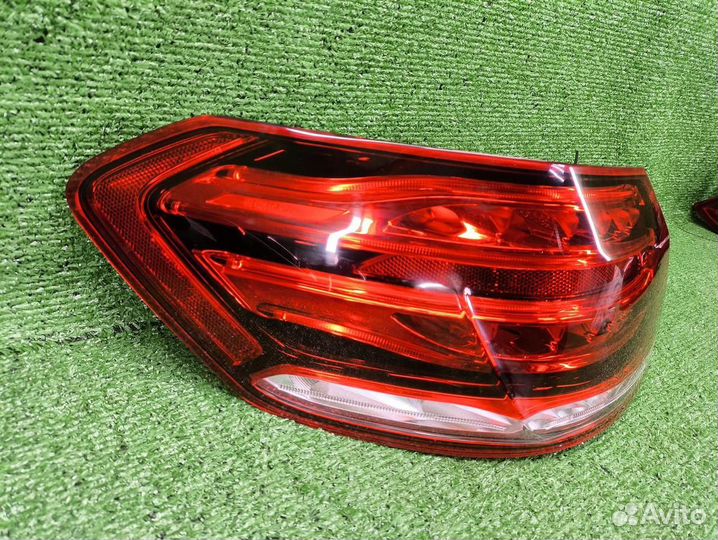 Фонарь задний наружный левый Mercedes-Benz E-Class