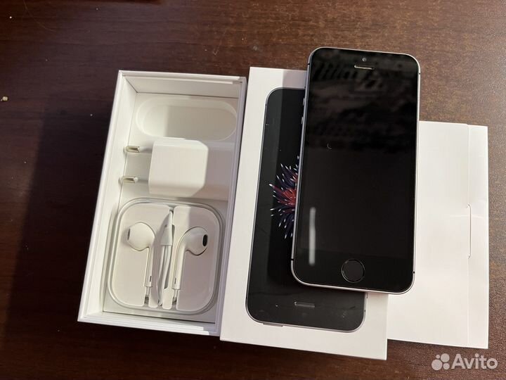 Продам iPhone SE 32 GB