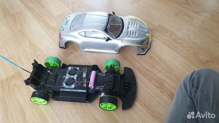 Машина на радиоуправлении (дрифт)
