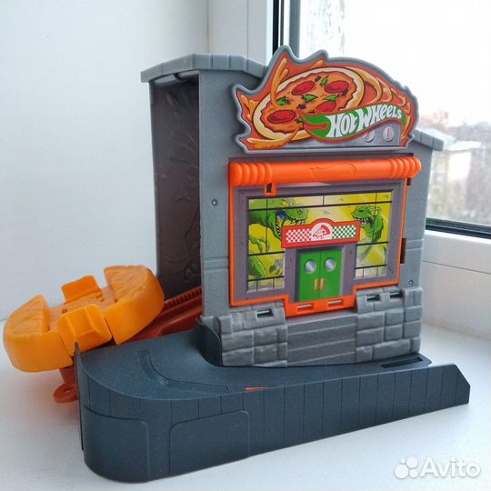 Hot wheels Сити Подбрасывание пиццы