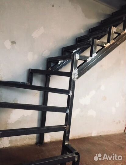 Сварной Каркас Забежной Лестницы в Коттедж