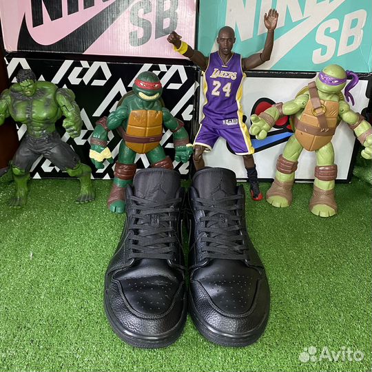 Nike Air Jordan 1 Low “Triple Black”