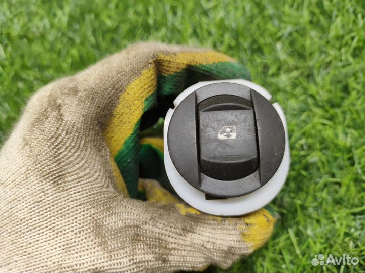 Кнопка стеклоподъемника Renault Vel