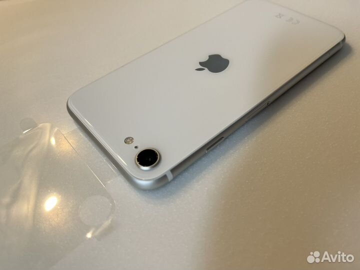 iPhone SE, 64 ГБ