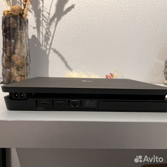 PS4 slim 1tb с 2 дуалшоками и играми
