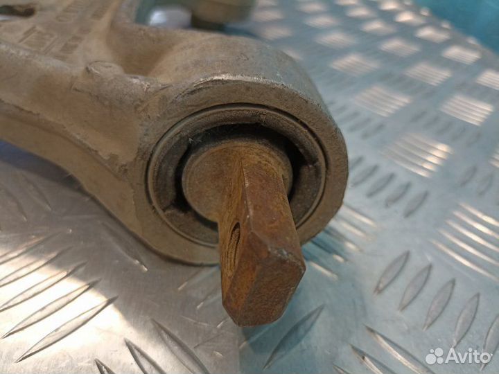 Рычаг нижний передний правый Volvo S80