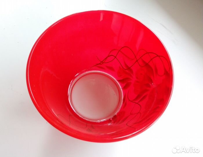 Салатник из красного стекла