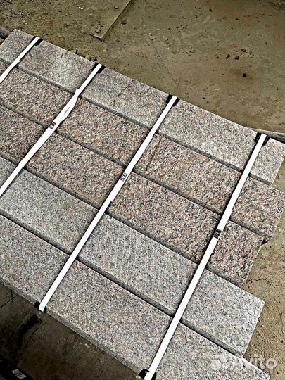Гранитный бордюр