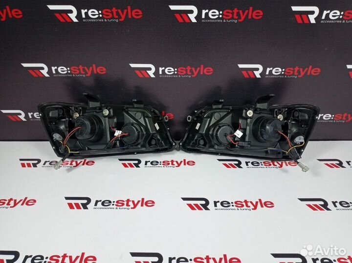 Фары Toyota Kluger XU20 01-07г T1859