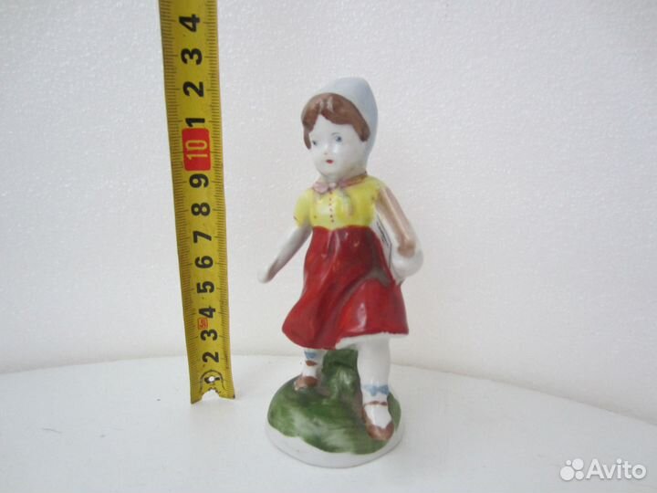 Девочка С книгой сказки-азбука Бронницы 1940-е